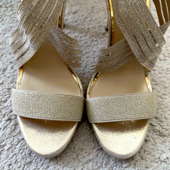 Jessica Simpson Champagne Gold Metallic Jivero Sandal 8.5M - Picture 8 of 9
